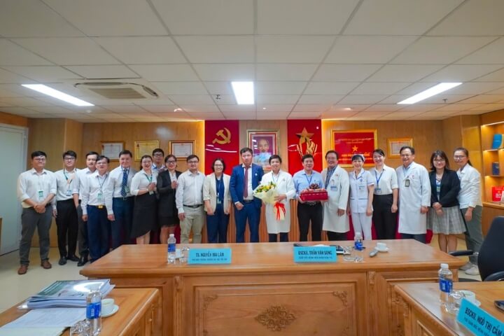 Đại học Tân Tạo tham quan, trao đổi hợp tác tại Bệnh viện Nhân dân 115