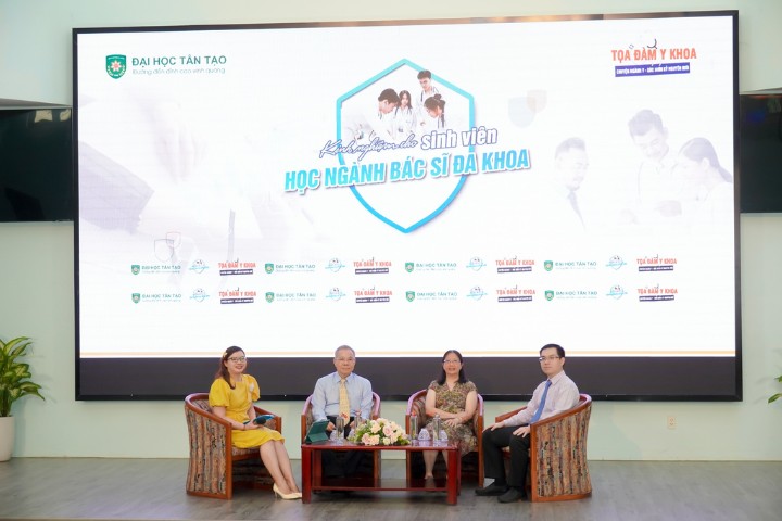 Sharing Experiences with Medical Students in General Medicine